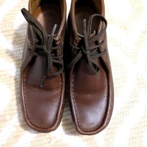 Clark's Wallabies women's size 7